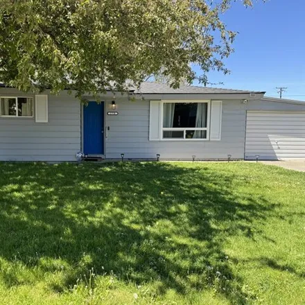 Buy this 3 bed house on 216 Southeast 10th Street in Madras, OR 97741