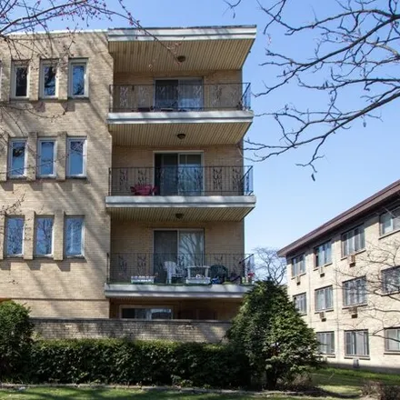 Buy this 2 bed condo on 401 Chestnut Lane in Oak Park, IL 60302
