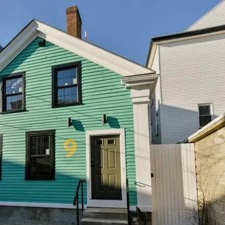 Rent this 4 bed house on 9 Hamlin St in Cambridge, Massachusetts