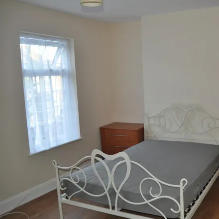 Rent this 3 bed room on 11 Campbell Road in London, E17 6RR