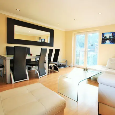 Image 2 - Grenville Place, The Hale, London, NW7 3SF, United Kingdom - Apartment for rent