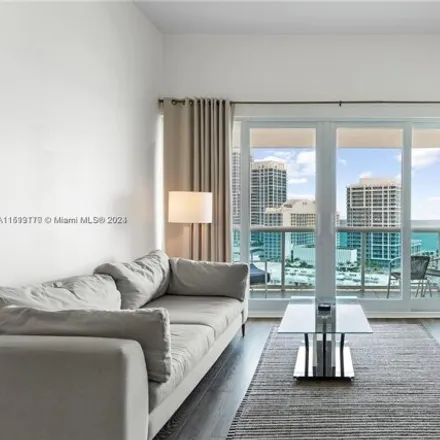 Image 1 - 6770 Indian Creek Drive, Atlantic Heights, Miami Beach, FL 33141, USA - Apartment for rent