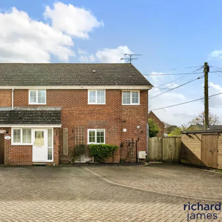 Buy this 4 bed house on Green Farm in The Mallard, Calne Road