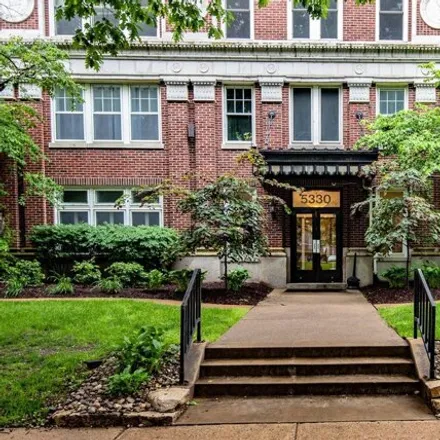 Image 1 - 5330 Pershing Avenue, St. Louis, MO 63112, USA - Condo for sale