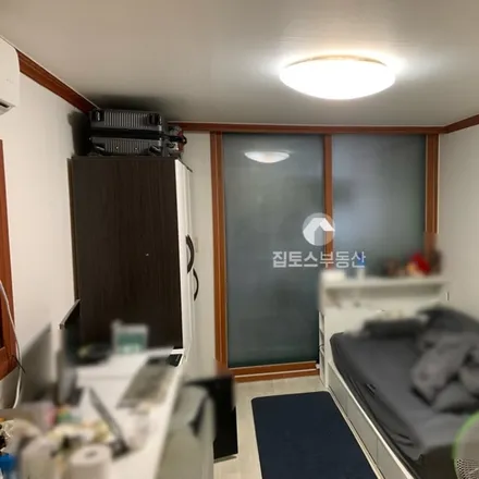 Rent this studio apartment on 서울특별시 송파구 송파동 118-4