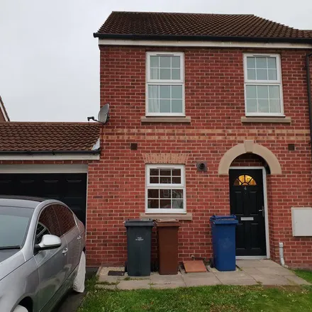 Rent this 3 bed duplex on Stonefont Grove in Grimethorpe, S72 7FX