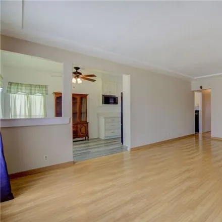 Image 4 - 1147 West R Street, Los Angeles, CA 90744, USA - House for sale