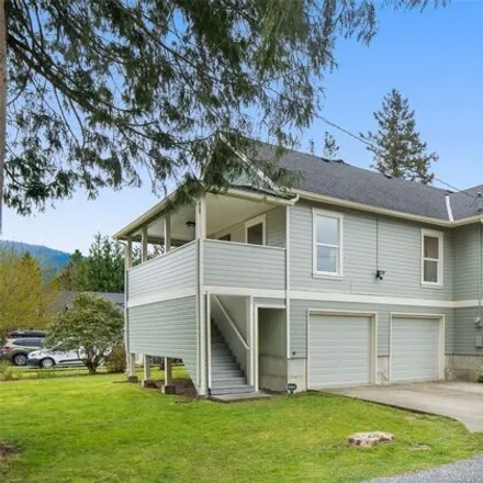 Buy this 3 bed house on 8201 384th Avenue Southeast in Snoqualmie, WA 98065