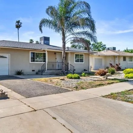 Image 3 - 3875 North Pleasant Avenue, Fresno, CA 93705, USA - House for sale