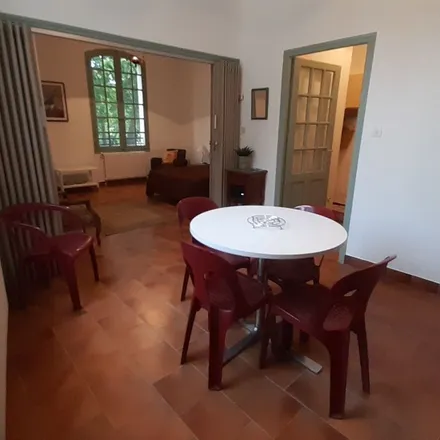 Rent this 2 bed apartment on 7 Place aux Herbes in 30700 Uzès, France