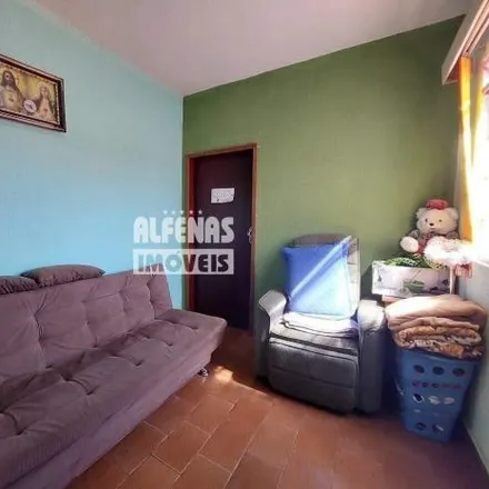 Buy this 3 bed house on Rua Gavião in Flávio Marques Lisboa, Belo Horizonte - MG