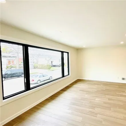 Image 3 - 2505 East 64th Street, New York, NY 11234, USA - House for sale