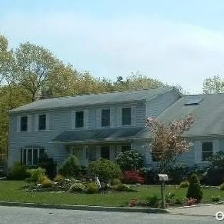 Buy this 5 bed house on 10 Ashland Court in Brookhaven, Holtsville