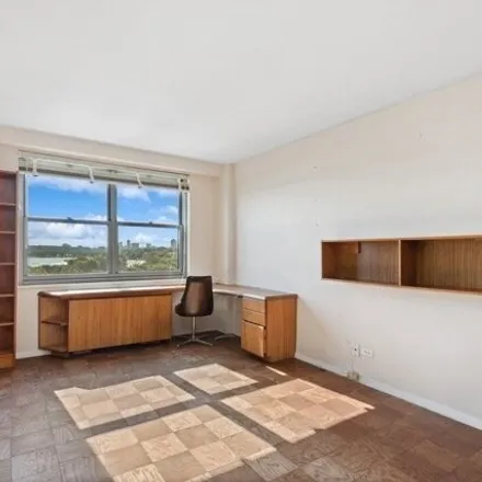 Image 3 - Fairview, 61-20 Grand Central Parkway, New York, NY 11375, USA - Apartment for sale