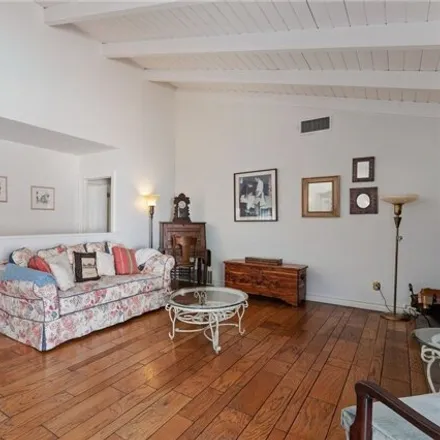 Image 9 - 23069 Gainford Street, Los Angeles, CA 91364, USA - House for sale