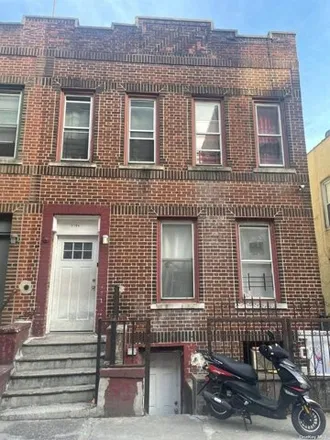Buy this 7 bed house on 1094 Longfellow Avenue in New York, NY 10459