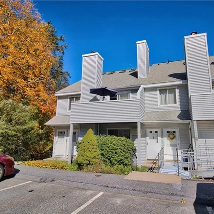 Image 1 - 187 Lovers Lane, Torrington, CT 06790, USA - Condo for sale