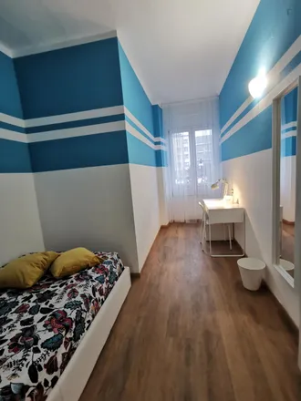 Rent this 6 bed room on Ottica Artioli in Piazza Venticinque Aprile, 12