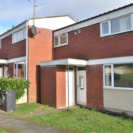 Rent this 3 bed townhouse on Fulbrook Close in Redditch, B98 8QR