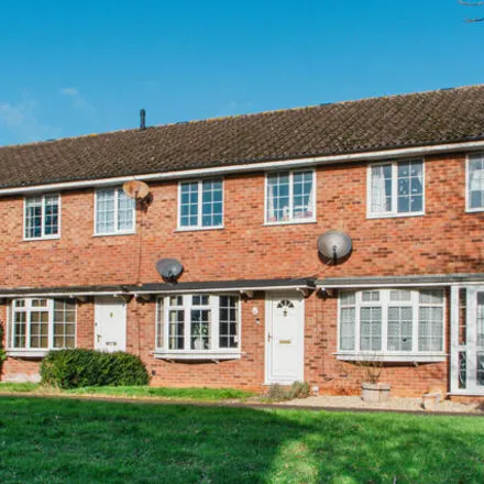 Buy this 3 bed townhouse on Cheviot Way in Banbury, OX16 1YB