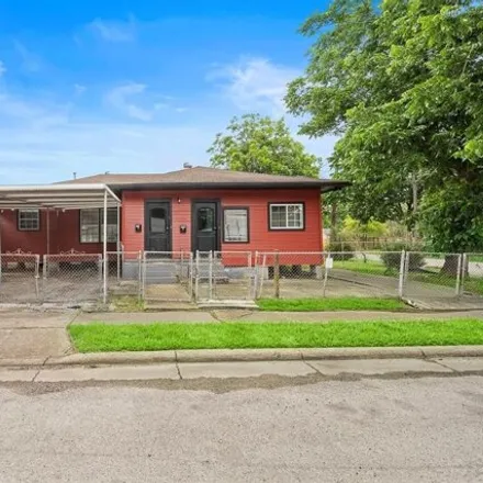 Buy this 3 bed house on 1518 Luzon Street in Houston, TX 77009