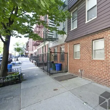 Buy this studio house on 169 Franklin Street in New York, NY 11222