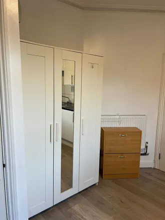 Image 5 - Malvern Road, London, N8 0PN, United Kingdom - Apartment for rent