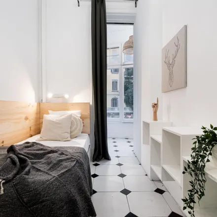 Rent this 8 bed room on Luigi in Via Laietana, 41
