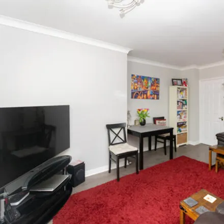 Image 4 - Maple Croft, Leeds, LS17 6AN, United Kingdom - Apartment for sale