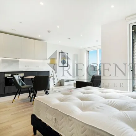 Image 9 - Friary Road, London, W3 6NN, United Kingdom - Apartment for rent