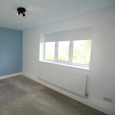 Image 4 - Manor House Croft, Leeds, LS16 8LY, United Kingdom - Apartment for rent