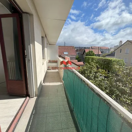 Rent this 2 bed apartment on 17 Rue Saint-Sébastien in 78300 Poissy, France