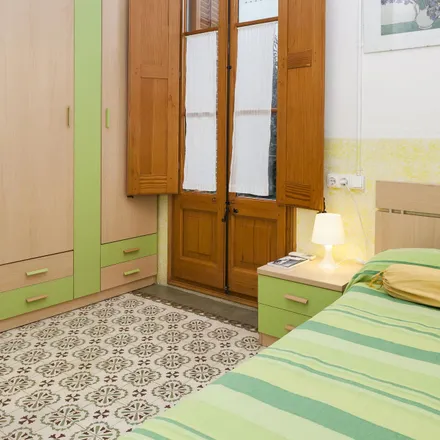 Rent this 4 bed room on Carrer del Comte Güell in 08001 Barcelona, Spain