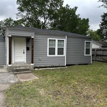 Buy this 2 bed house on 953 Live Oak Street in Pasadena, TX 77506