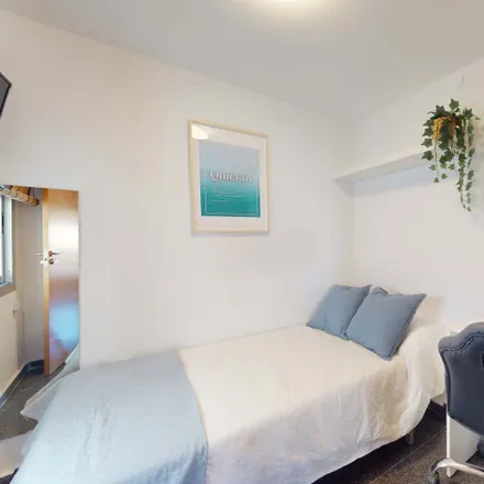 Rent this 4 bed room on Carrer d'Abén Al-Abbar in 6, 46021 Valencia