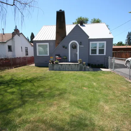Buy this 3 bed house on 2799 Crosby Avenue in Klamath Falls, OR 97603