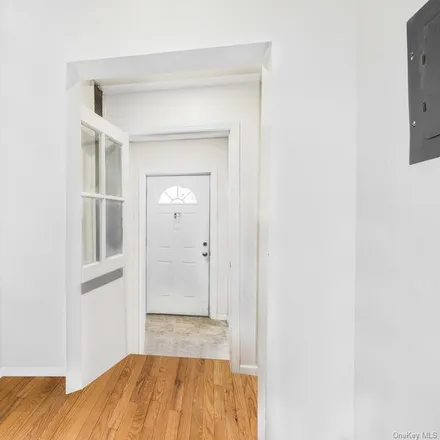 Image 3 - 1366 Teller Avenue, New York, NY 10456, USA - Townhouse for sale