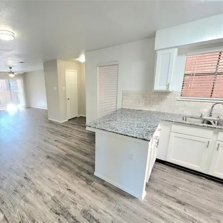 Rent this 2 bed apartment on Deer Park ISD Athletics Complex in West P Street, Deer Park