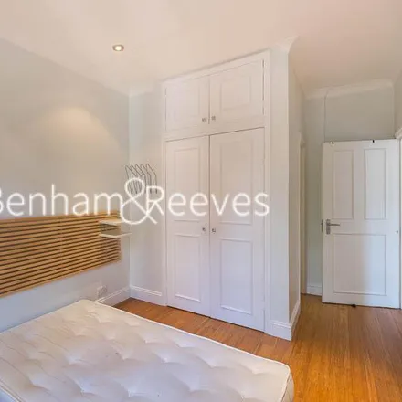 Image 3 - 16 Queen's Gate Place, London, SW7 5JN, United Kingdom - Apartment for rent