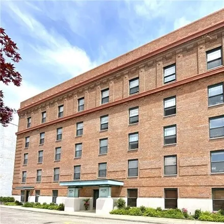 Rent this 2 bed apartment on 1 South Astor Street in Village of Irvington, NY 10533
