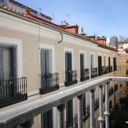 Rent this 2 bed apartment on Plaza de Carlos Cambronero in 5, 28004 Madrid