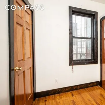 Image 4 - 98 Stanhope Street, New York, NY 11221, USA - House for rent