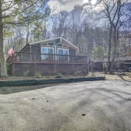 Rent this 3 bed house on 121 Falling Waters Boulevard in Westcolang Park, Pike County