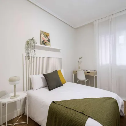 Image 2 - Calle de Andrés Mellado, 61, 28015 Madrid, Spain - Room for rent