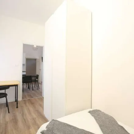 Image 2 - Via Francesco Vandelli 2, 41121 Modena MO, Italy - Apartment for rent