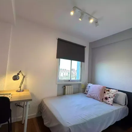 Rent this studio room on Calle del Tembleque in 50, 28024 Madrid