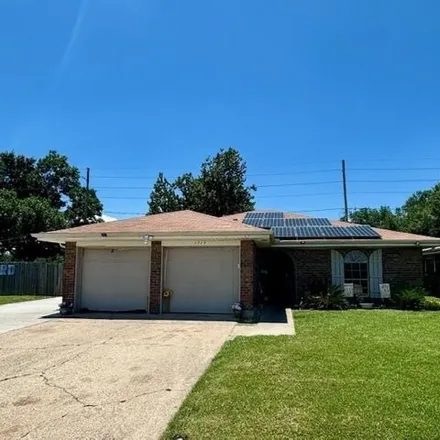Buy this 3 bed house on 1717 Yorktowne Dr in Laplace, Louisiana
