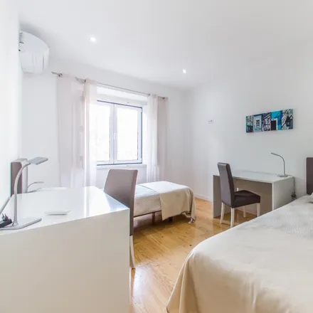 Rent this 3 bed room on Ciclovia Avenida Rovisco Pais 8 in 1000-268 Lisbon, Portugal