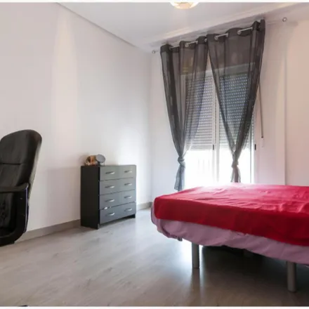 Rent this 4 bed room on Carrer de la Vila de Muro in 5, 46020 Valencia