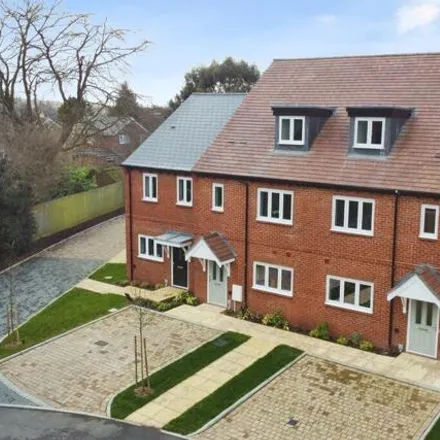 Buy this 3 bed townhouse on Londis in Reading Road, Woodcote